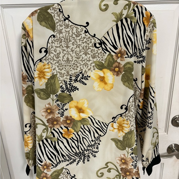 Peter Popovitch Silky Embroidered  Button‎ Down Blouse Spotless Sz Large - Picture 8 of 8